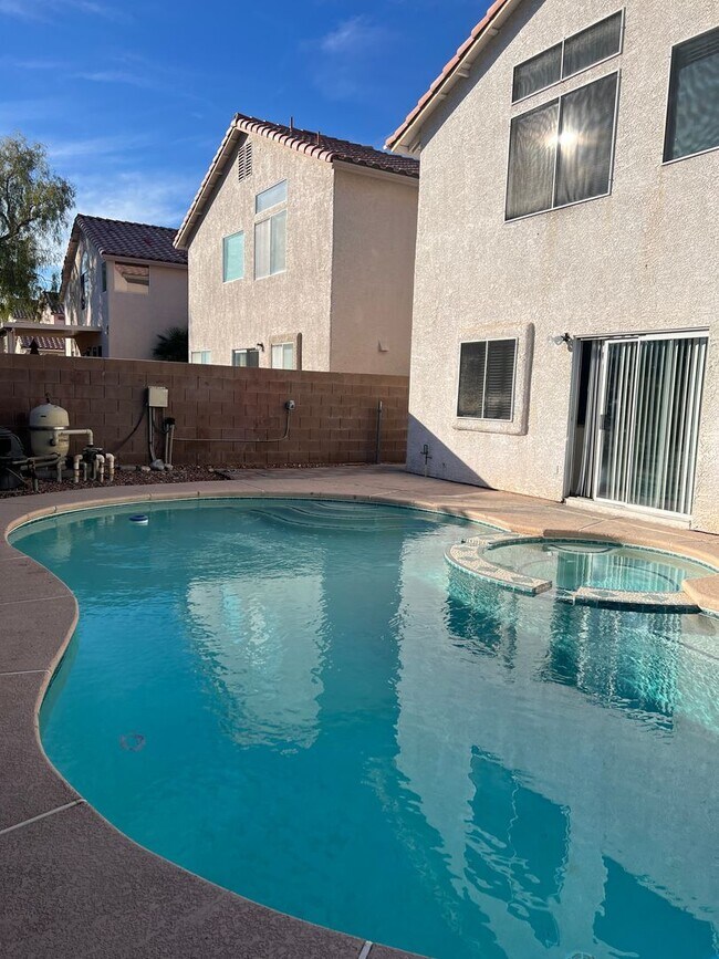 Building Photo - Gorgeous 2-Story Home You've Been Looking ...