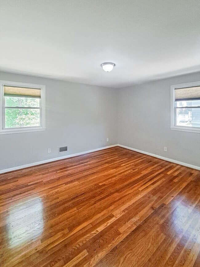 Building Photo - Coming Soon! Attractive Mid Century Modern...