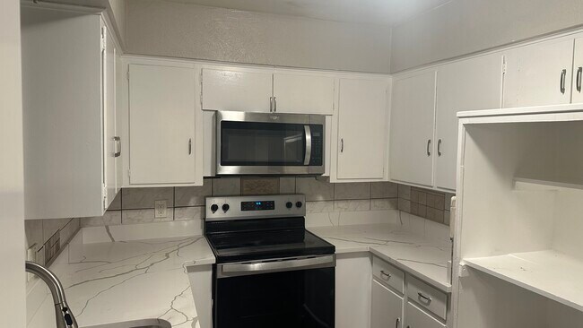 Building Photo - 6912 Clearglen Dr