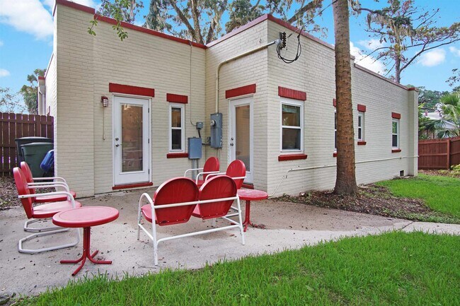 Building Photo - 1647 Lake Ella Dr