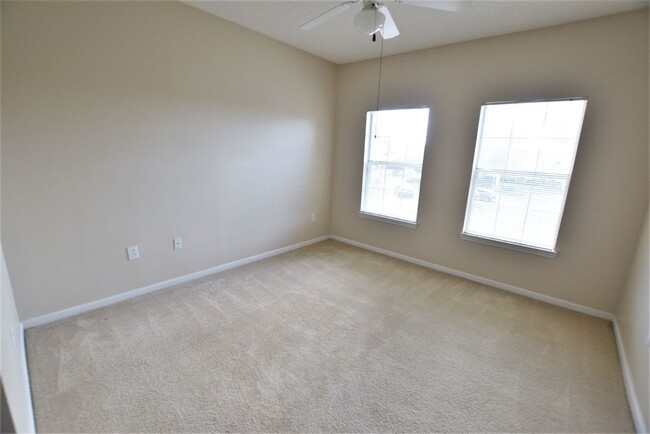 Building Photo - SPACIOUS 2 bed 2 bath Hunters Creek CONDO ...