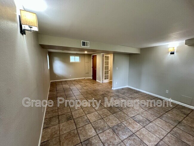 Building Photo - 852 S Quail Way