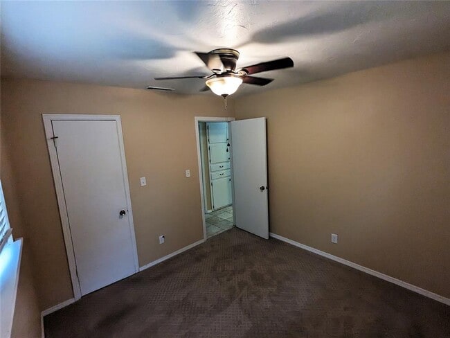 Building Photo - 1404 Heather Ln