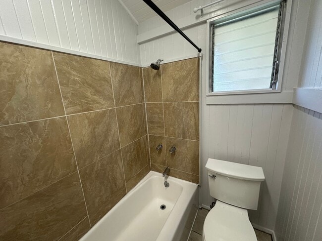 Building Photo - 3907 Keanu St