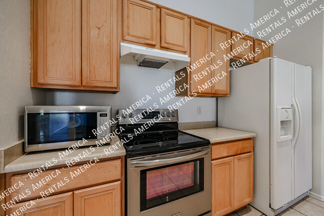 Building Photo - 10844 W Palm Ln