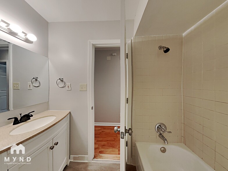 Building Photo - 464 Windridge Point