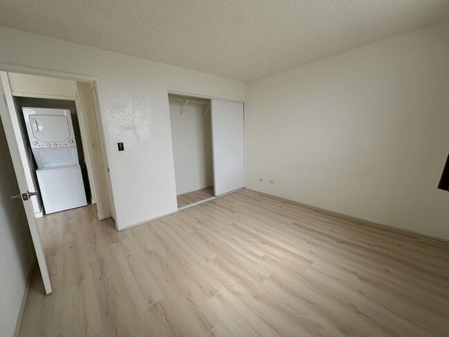 Building Photo - SV705