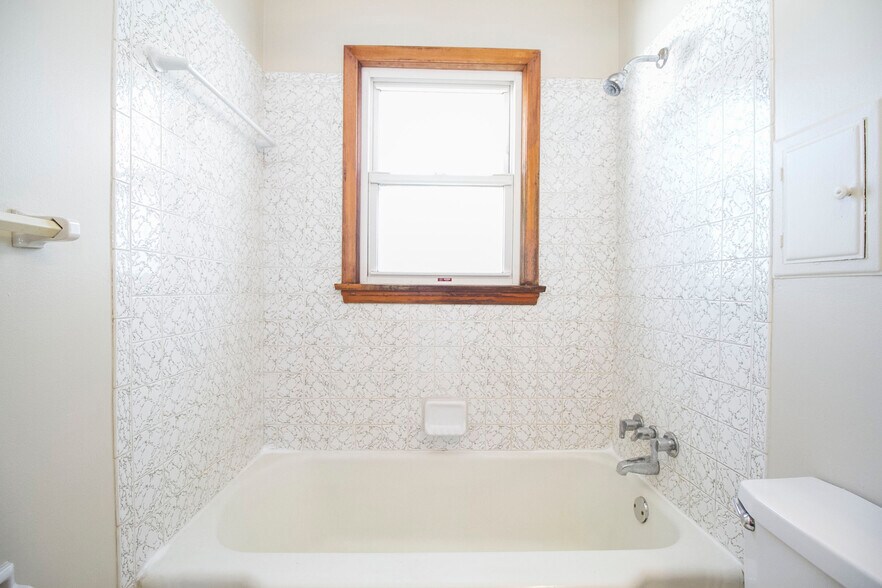 Building Photo - 2859 Boxwood Rd