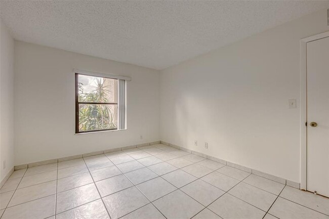 Building Photo - 9818 Nob Hill Ct