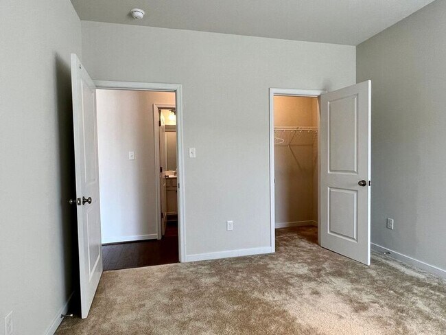 Building Photo - 8180 Lyman Ct