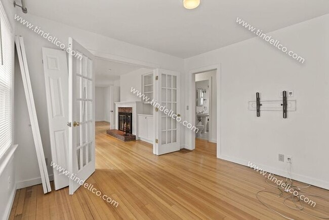 Building Photo - Pet Friendly Cape Cod in Multnomah Village!