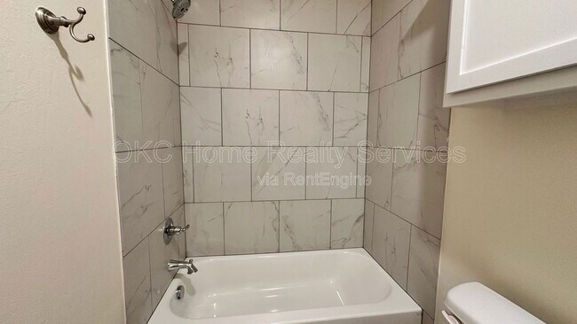 Building Photo - 11419 N University Ave