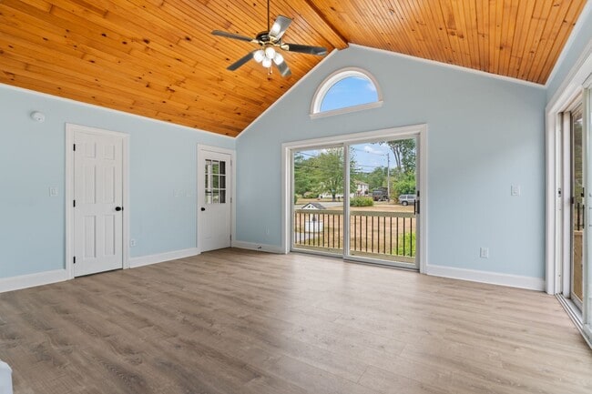 Building Photo - 381 Littlefield Rd