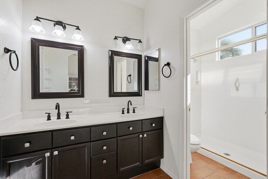 Building Photo - 2059 E Huron Ct