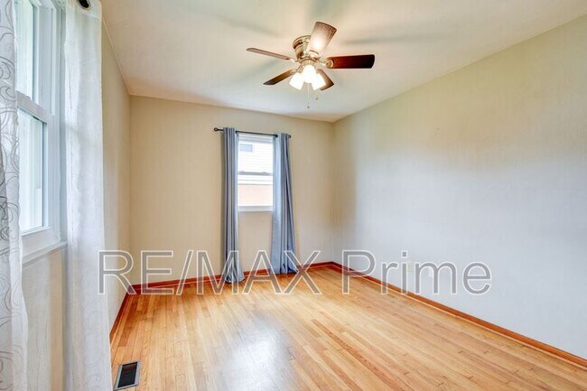 Building Photo - 609 Birch Dr