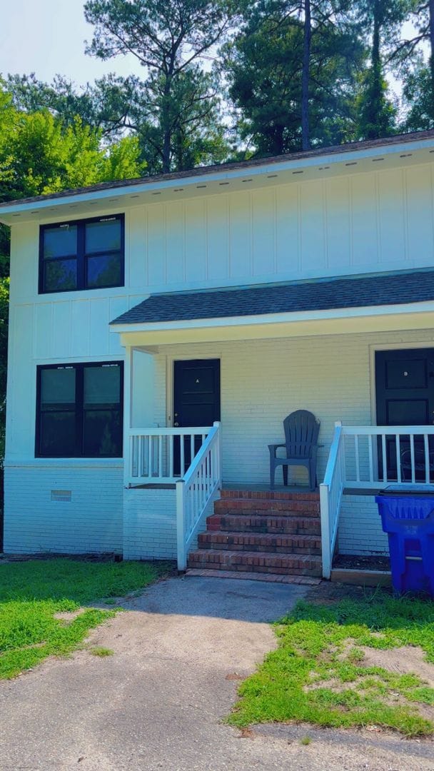 Building Photo - 208 N Peartree Ln