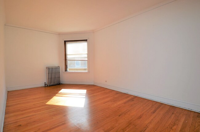 Building Photo - 4830 W Addison St