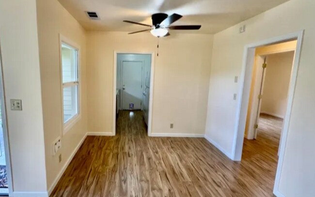 Building Photo - Cute As A Bug 2/1 Tahoe Park Gem!  Please read entire ad for viewings.