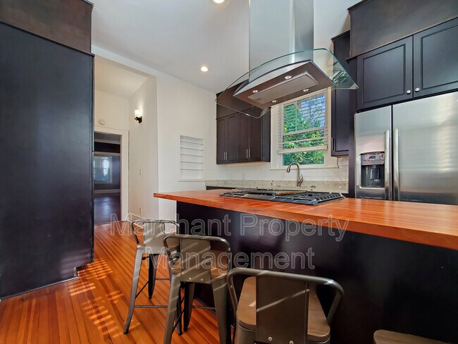 Building Photo - 9 David St