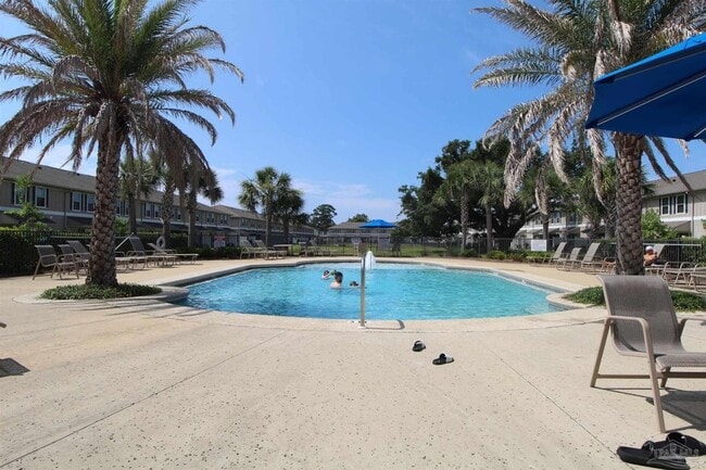 Building Photo - 310 S F St