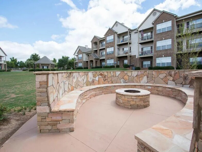 Building Photo - 100 Crossing Blvd