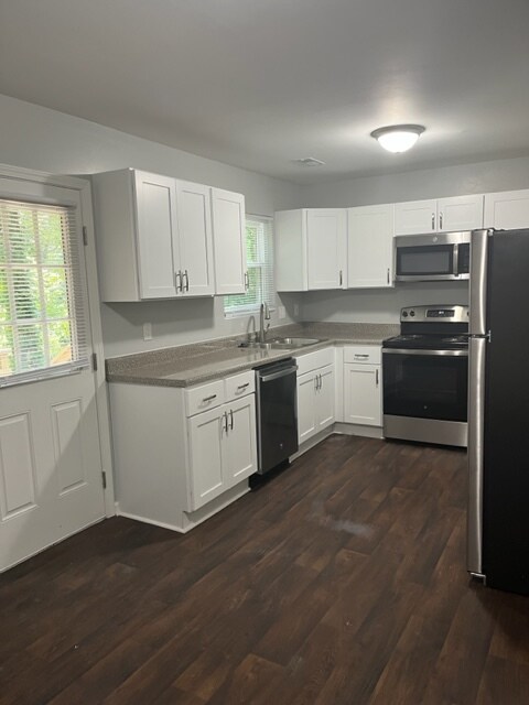 Building Photo - 128 Rainbow Ct