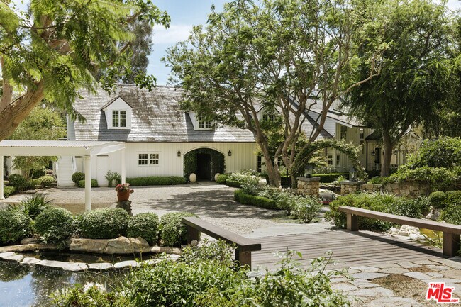 Building Photo - 6825 Zumirez Dr