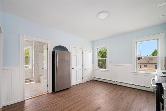 Building Photo - 87 Lyman Ave