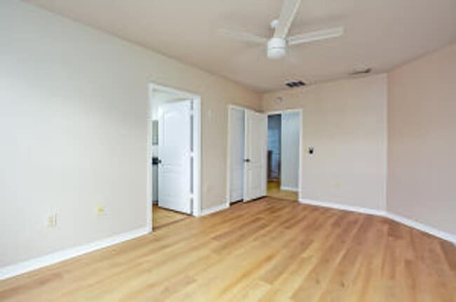 Building Photo - 140 SW Peacock Blvd