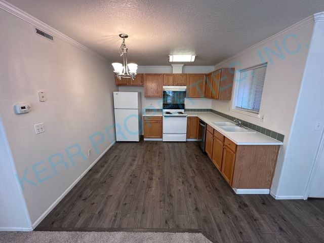 Building Photo - FREE RENT! Charming 2-Bed Condo Retreat in...