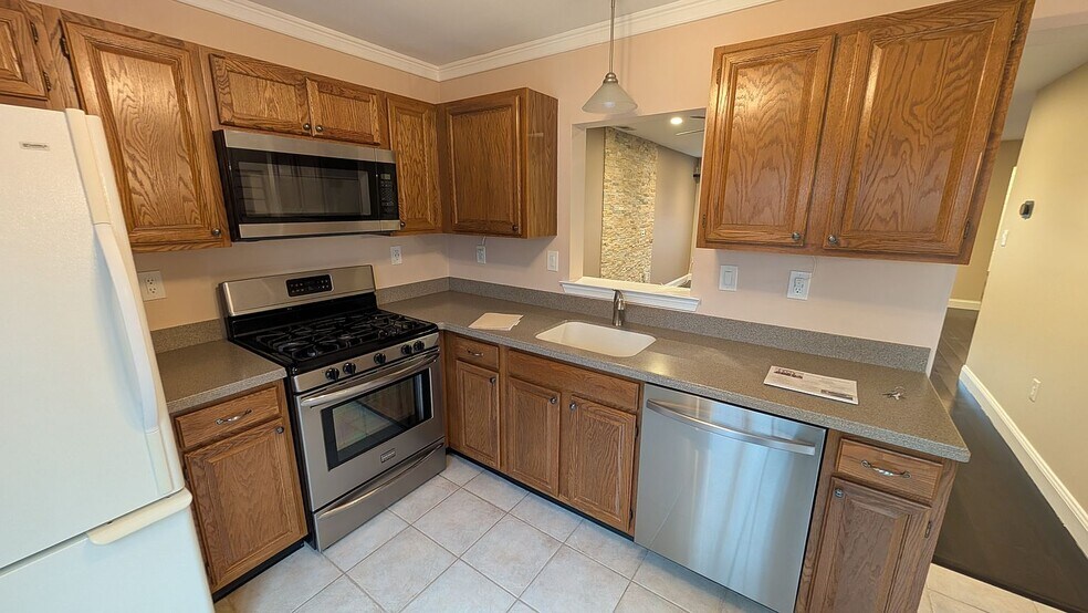 Building Photo - 228 Birch Hollow Dr
