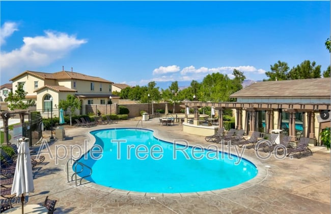 Building Photo - 1560 Gazebo Ln