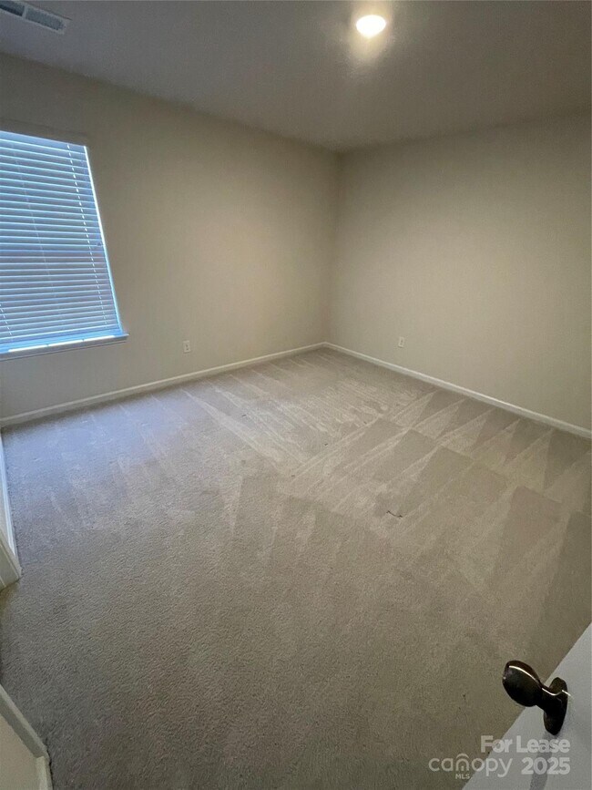 Building Photo - 398 Kennerly Center Dr