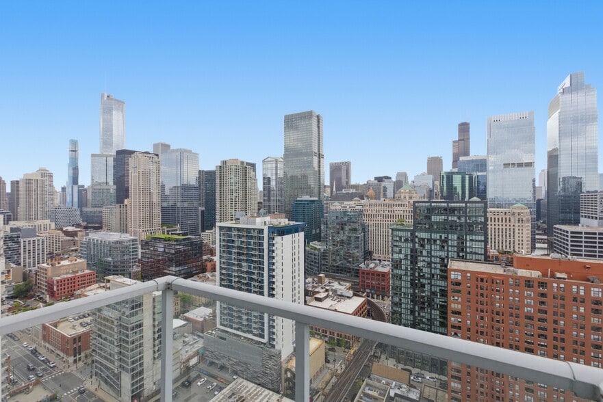 Building Photo - 303 W Ohio St