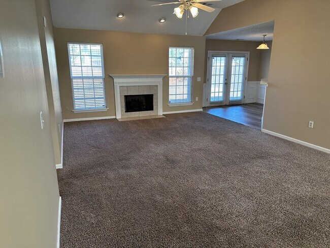 Building Photo - 199 Lancaster Way