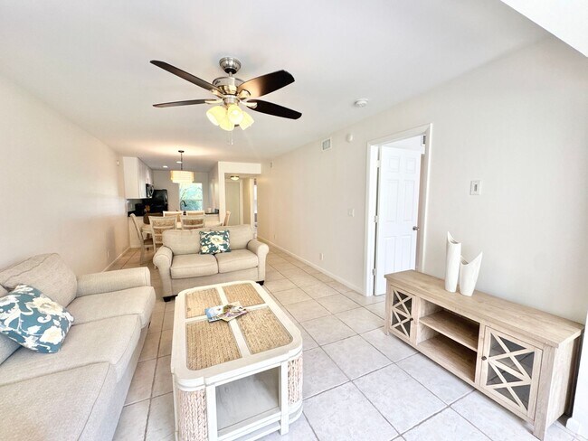 Building Photo - ** KINGS LAKE ** 2 BED / 2 BATH - CONDO - ...