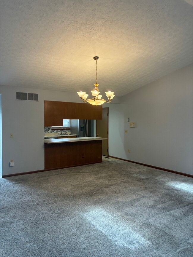 Building Photo - 995 Wren Ct
