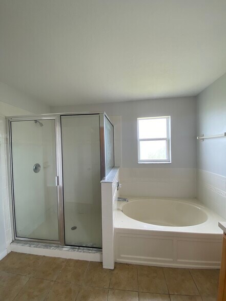 Building Photo - 7954 Carriage Pointe Dr