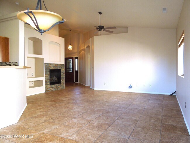 Building Photo - 5819 N Bronco Ln