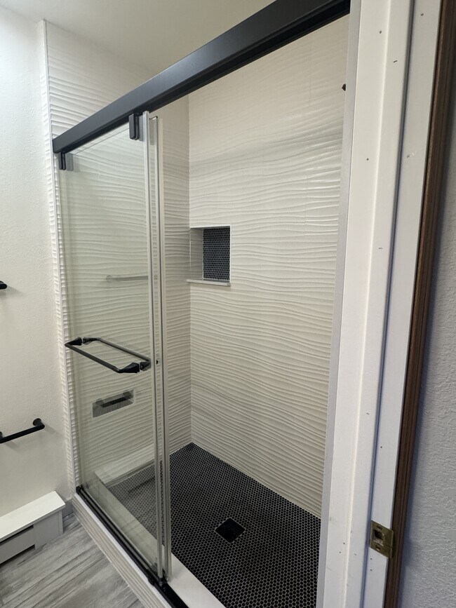 Building Photo - 2500 Kinnickinnick Rd