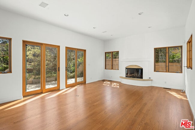Building Photo - 16820 Sunset Blvd