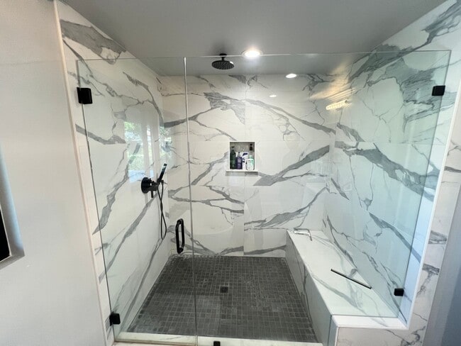 Building Photo - Beautifully Upgraded 5 Bed 4 Bath Orange Pool Home