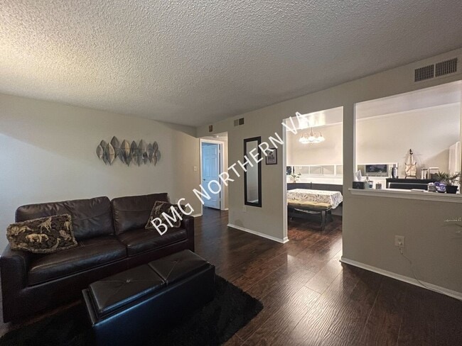 Building Photo - 7729 Inversham Dr