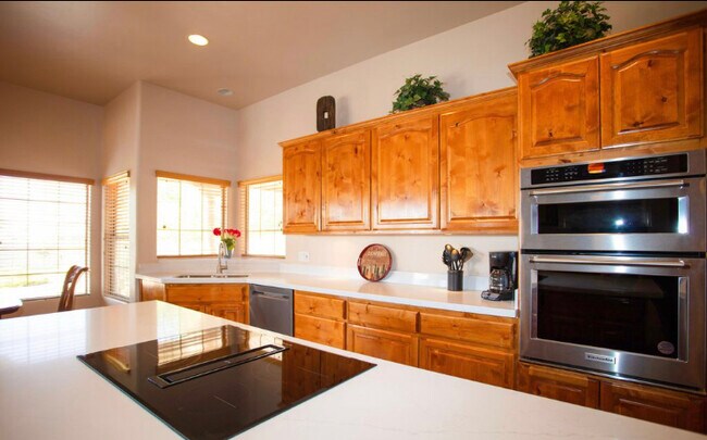 Building Photo - 19725 W Meadowbrook Ave