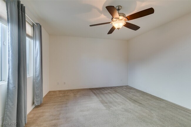 Building Photo - 10465 Saddle Mountain St