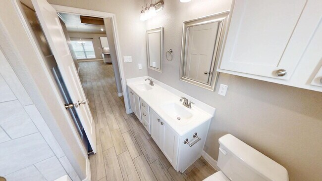 Building Photo - "Charming 4-Bedroom Retreat with Granite Elegance & Cozy Fireplace in Killeen!"