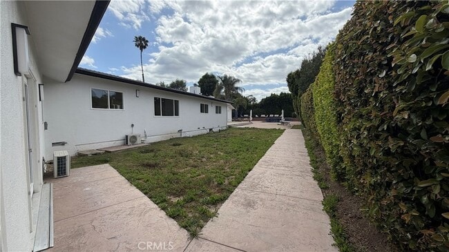 Building Photo - 5855 Shirley Ave