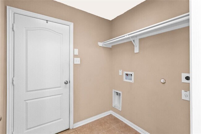 Building Photo - 3310 Fawnwood Dr
