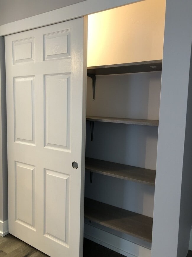 Building Photo - 140 Central Ave