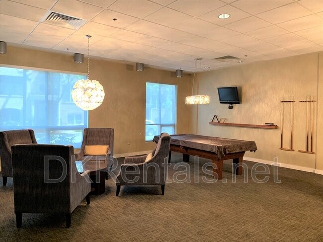 Building Photo - 711 Cosmopolitan Dr NE